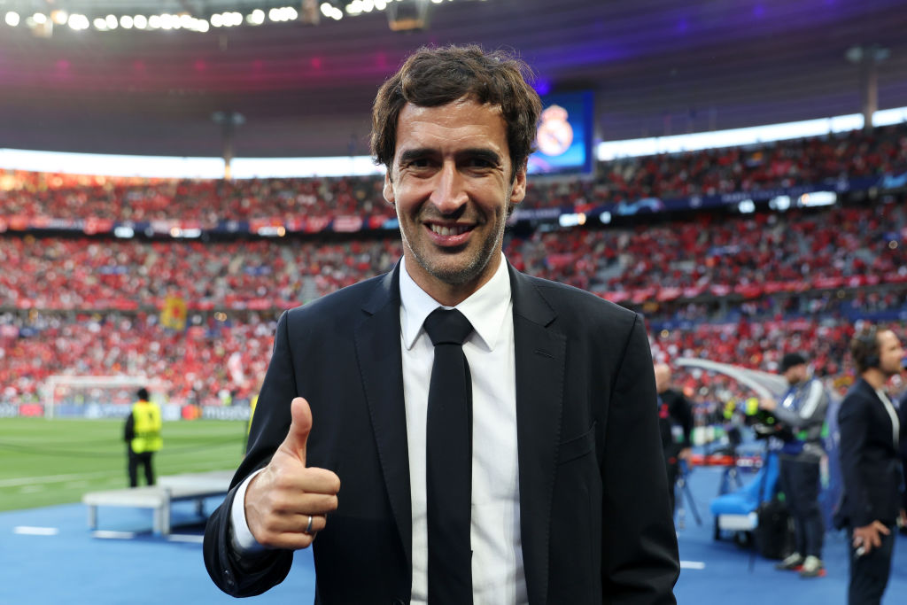 &ldquo;Əczaçılar&rdquo; əfsanəvi futbolçudan cavab gözləyirlər